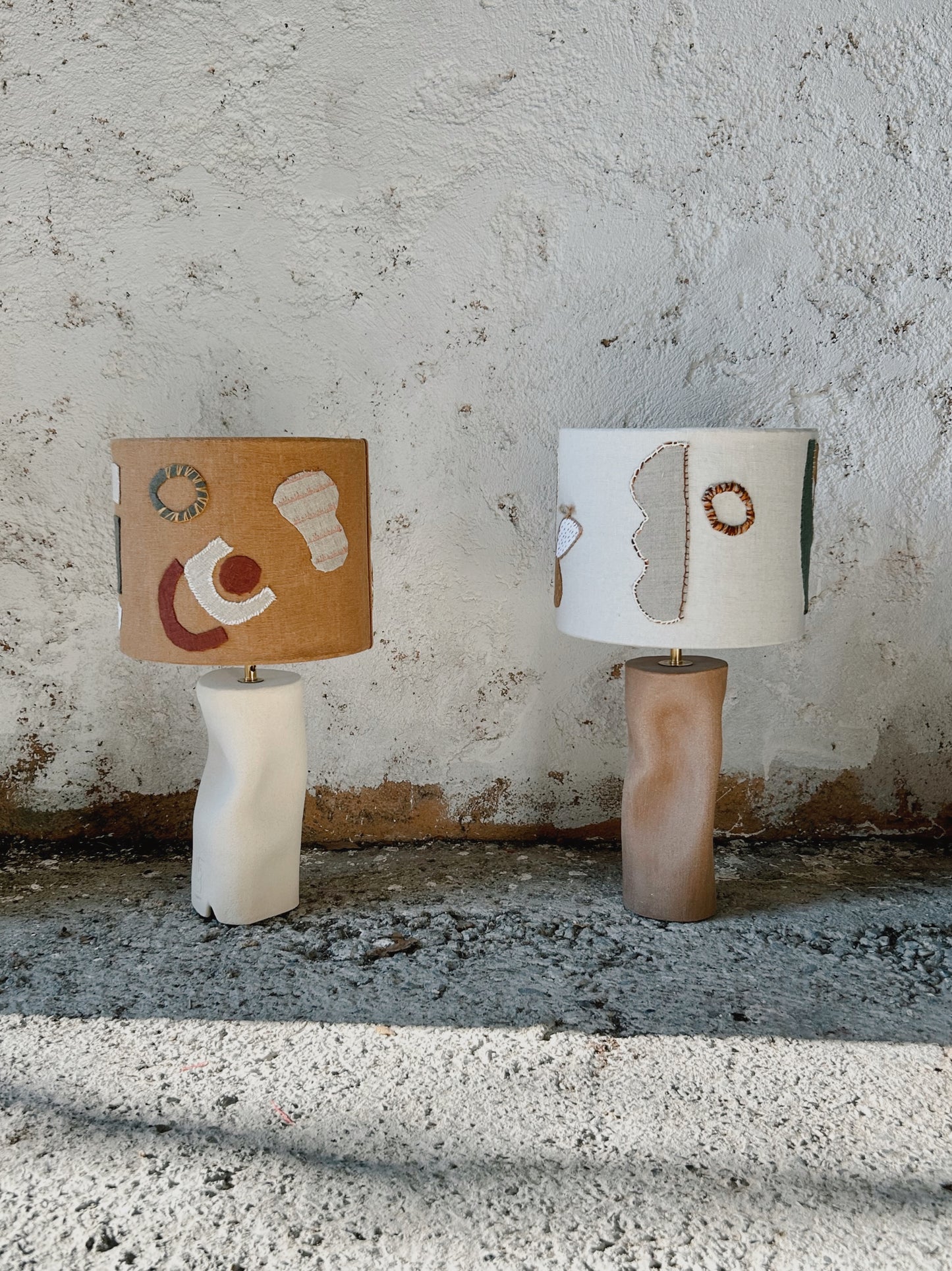 Lampe brodée Mola