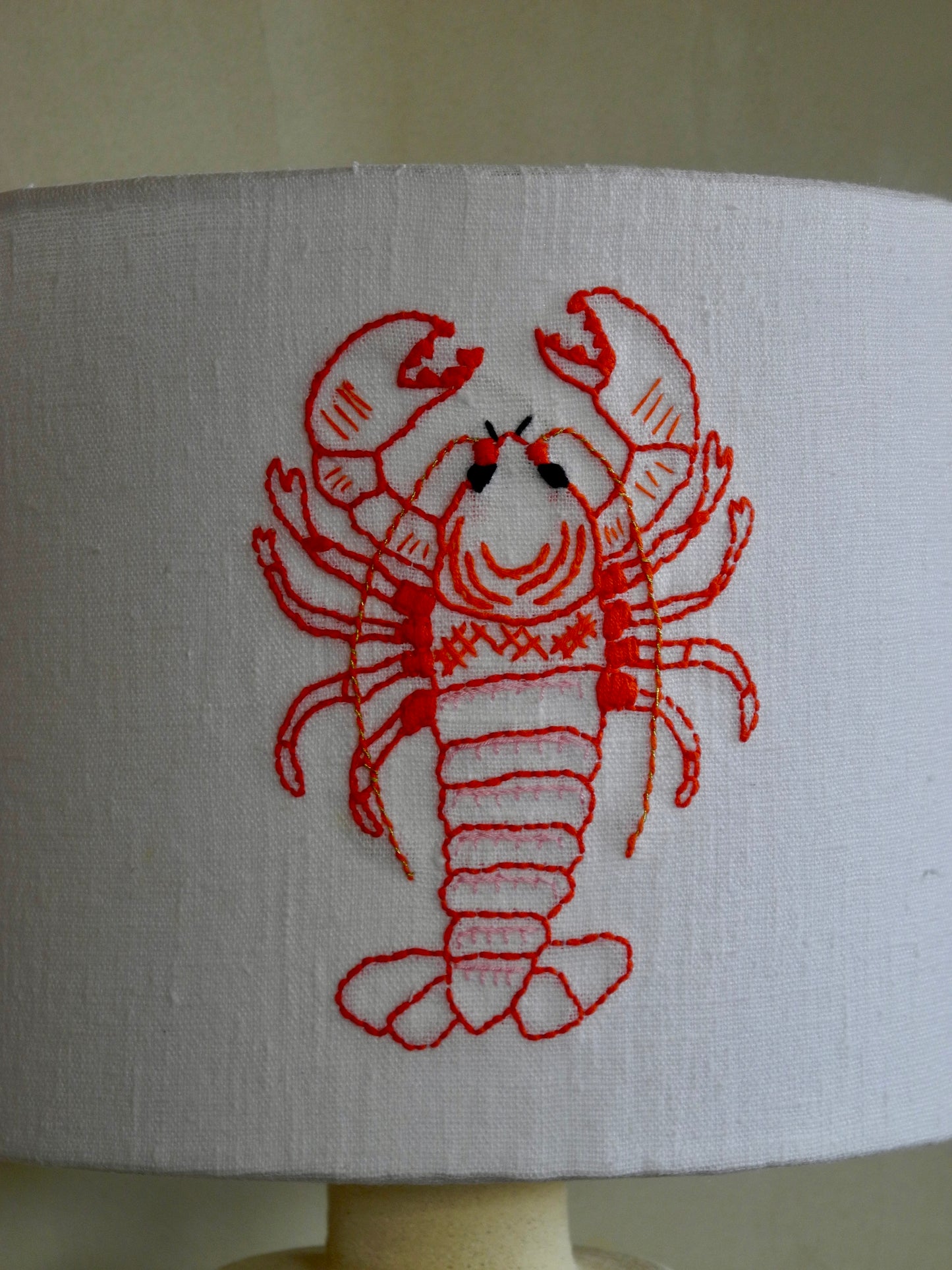 Lampe brodée lobster (Pièce unique)