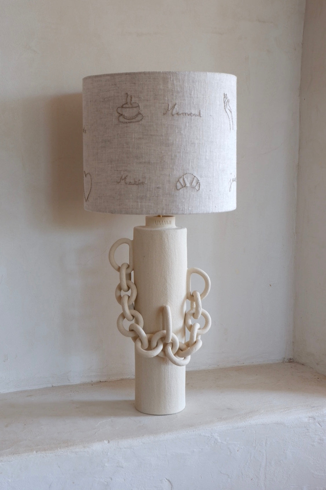 Lampe brodée Famiglia (Pièce unique)