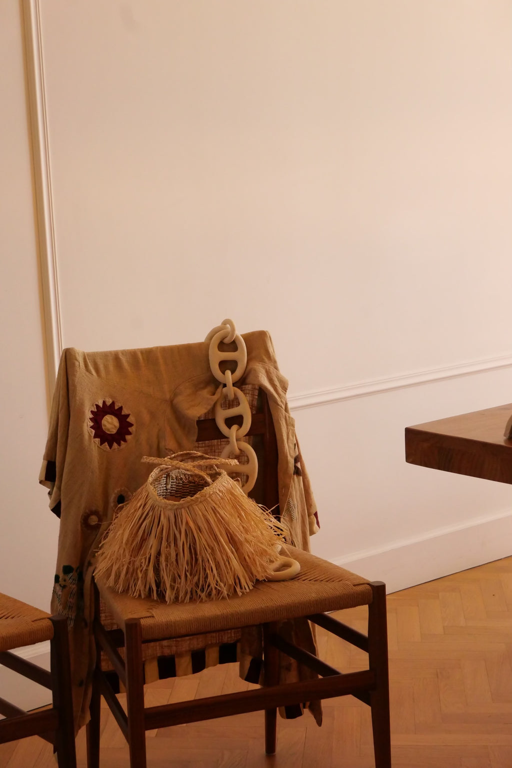 La chaîne, Sculpture en grès façonnée à la main