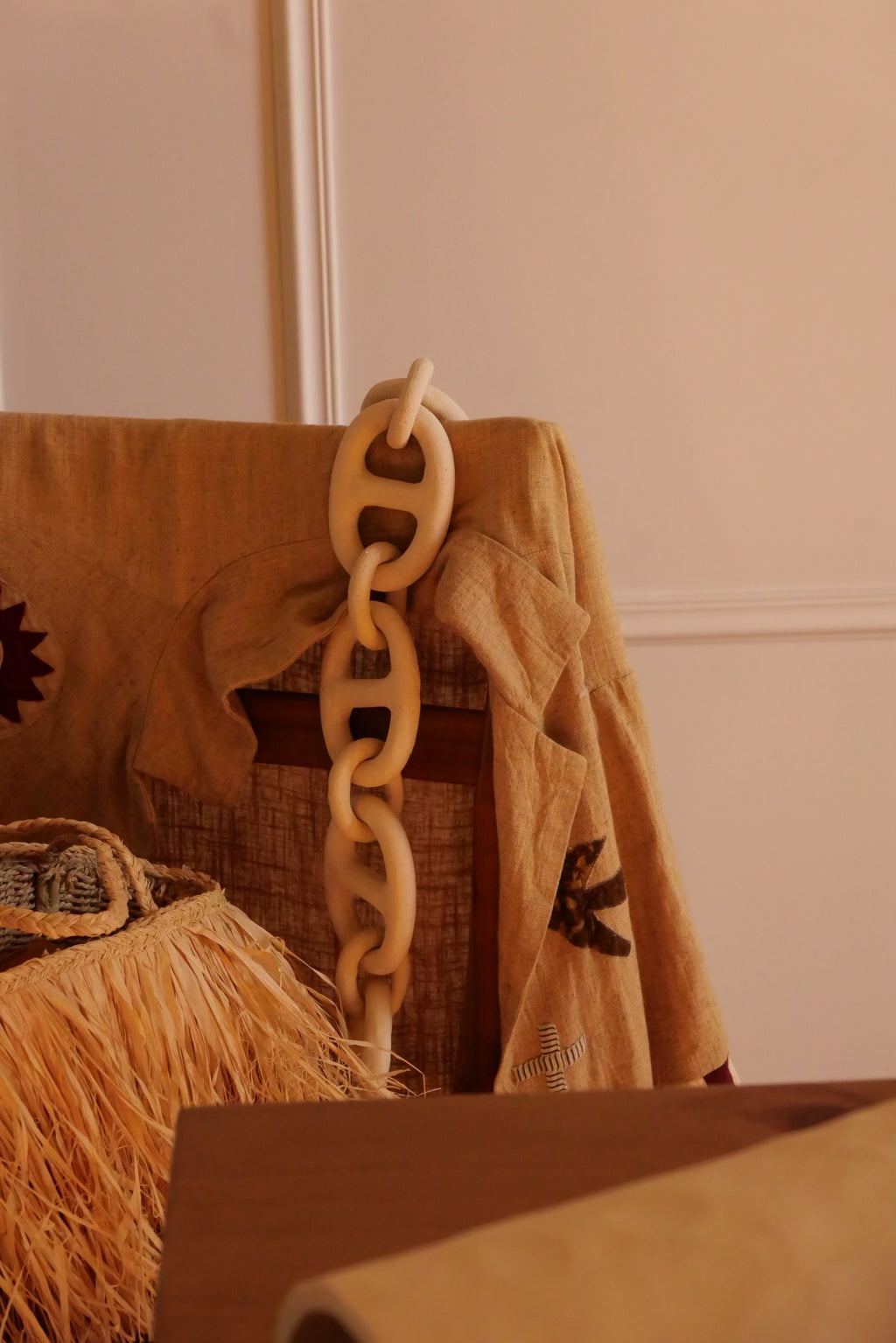 La chaîne, Sculpture en grès façonnée à la main